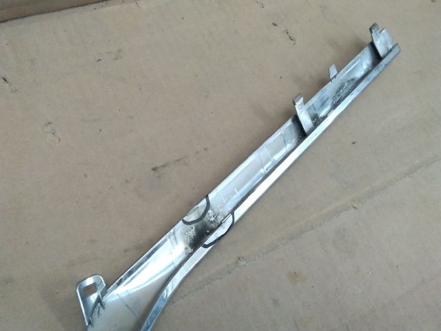 bontott TOYOTA YARIS Első Lökhárító Díszléc