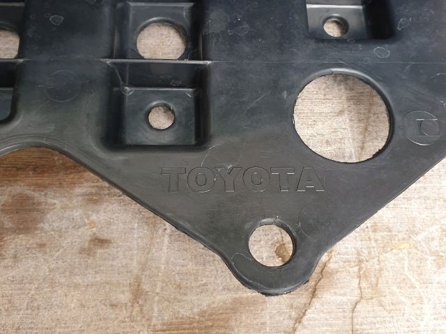 bontott TOYOTA YARIS Első Lökhárító Merevítő (Fém)