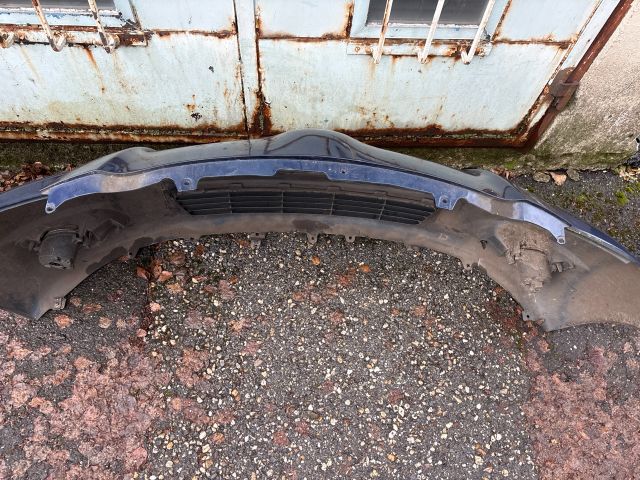 bontott TOYOTA YARIS Első Lökhárító (Részeivel)