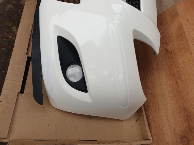 bontott TOYOTA YARIS Első Lökhárító (Részeivel)