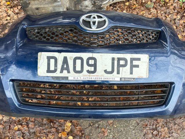 bontott TOYOTA YARIS Első Lökhárító (Részeivel)