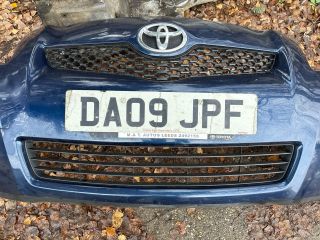 bontott TOYOTA YARIS Első Lökhárító (Részeivel)