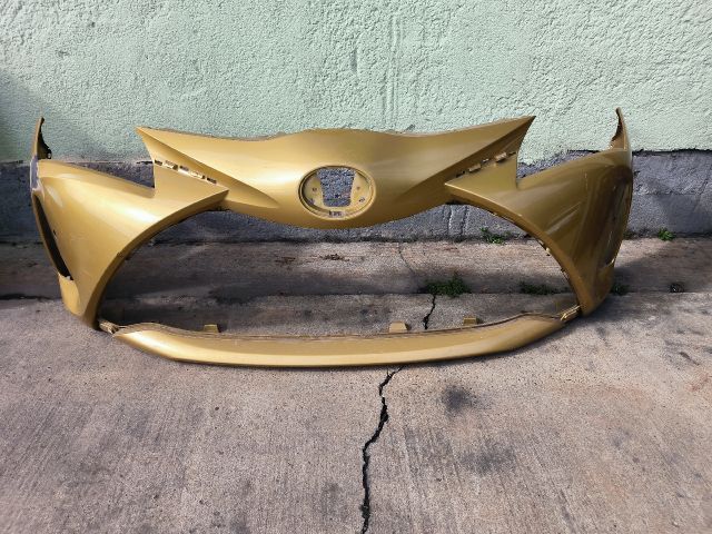 bontott TOYOTA YARIS Első Lökhárító (Részeivel)