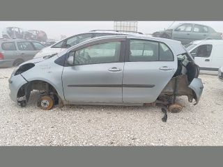 bontott TOYOTA YARIS Első Lökhárító (Részeivel)