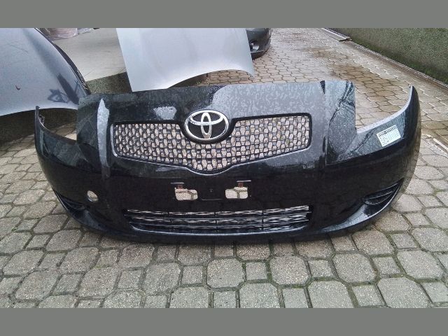 bontott TOYOTA YARIS Első Lökhárító (Részeivel)