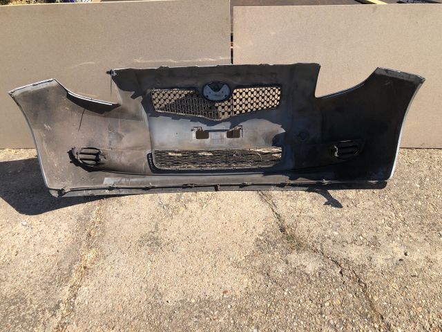 bontott TOYOTA YARIS Első Lökhárító (Részeivel)