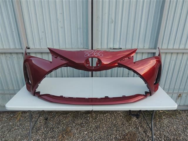 bontott TOYOTA YARIS Első Lökhárító (Részeivel)