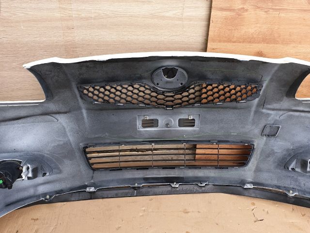 bontott TOYOTA YARIS Első Lökhárító (Részeivel)