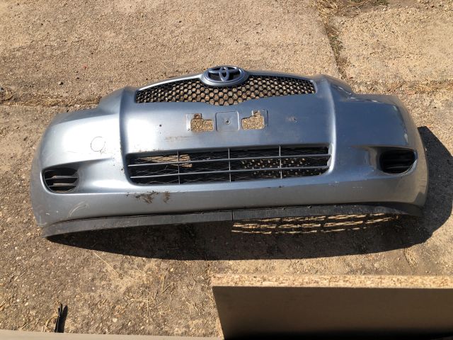 bontott TOYOTA YARIS Első Lökhárító (Részeivel)