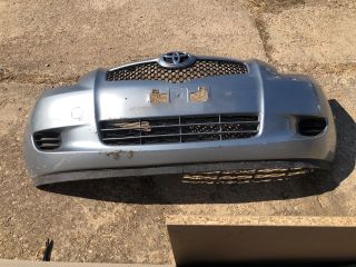 bontott TOYOTA YARIS Első Lökhárító (Részeivel)