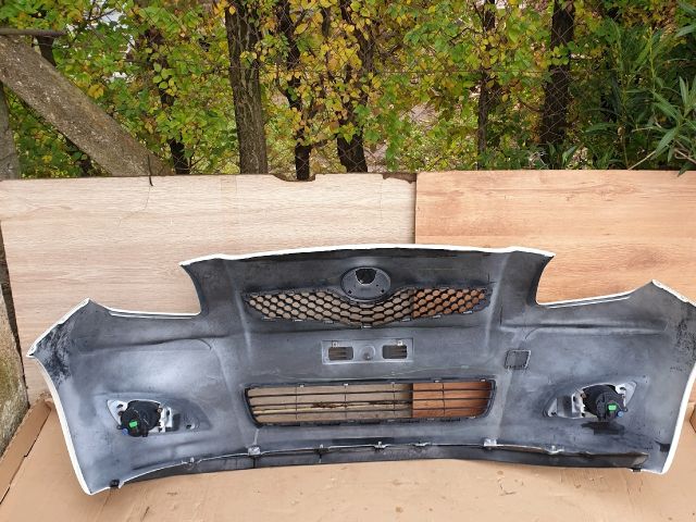 bontott TOYOTA YARIS Első Lökhárító (Részeivel)