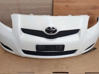 bontott TOYOTA YARIS Első Lökhárító (Részeivel)
