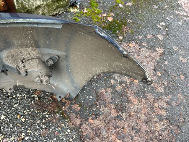 bontott TOYOTA YARIS Első Lökhárító (Részeivel)