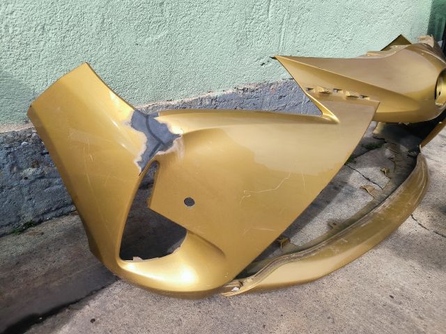 bontott TOYOTA YARIS Első Lökhárító (Részeivel)