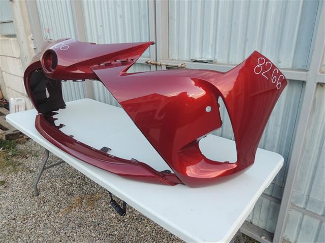 bontott TOYOTA YARIS Első Lökhárító (Részeivel)