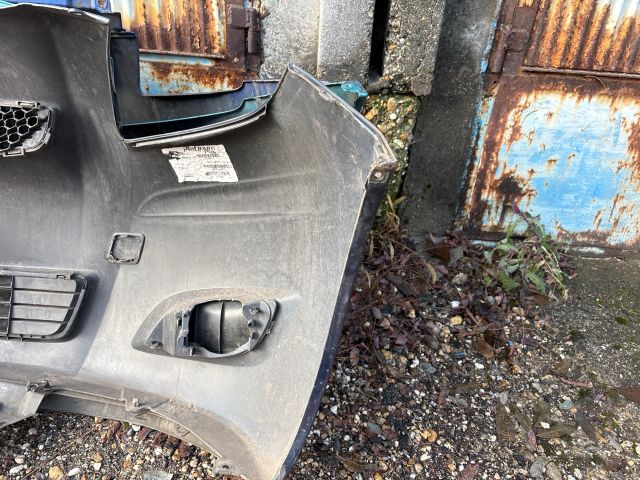 bontott TOYOTA YARIS Első Lökhárító (Részeivel)