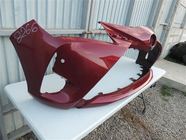 bontott TOYOTA YARIS Első Lökhárító (Részeivel)