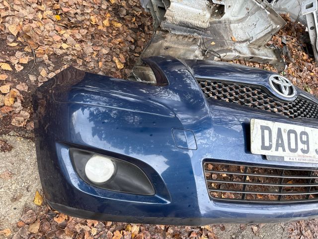 bontott TOYOTA YARIS Első Lökhárító (Részeivel)