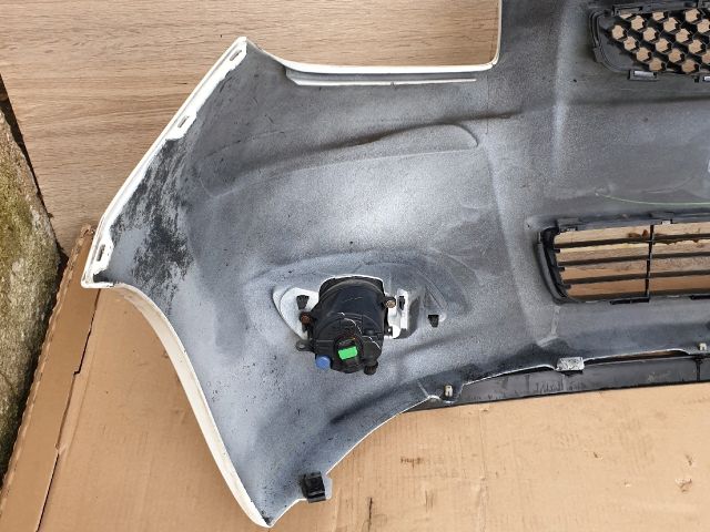 bontott TOYOTA YARIS Első Lökhárító (Részeivel)