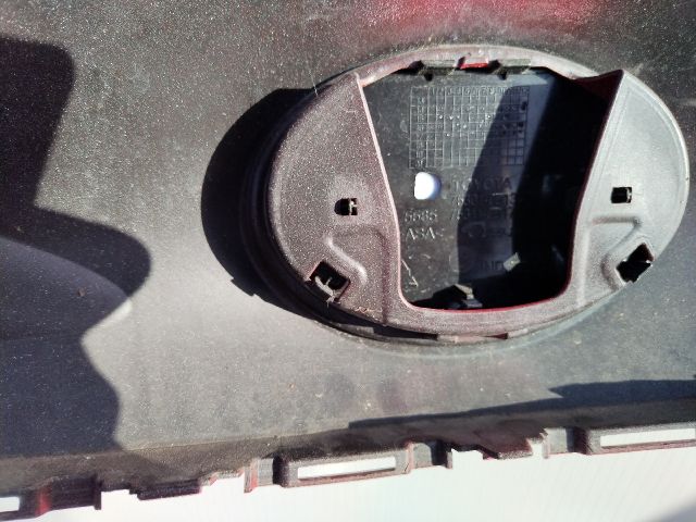 bontott TOYOTA YARIS Első Lökhárító (Üresen)