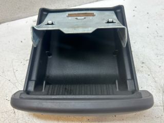 bontott TOYOTA YARIS Első Tároló Rekesz