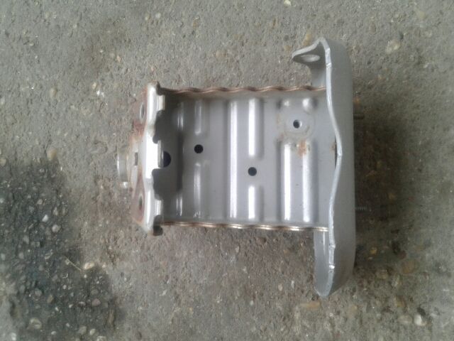 bontott TOYOTA YARIS Első Ütközéscsillapító