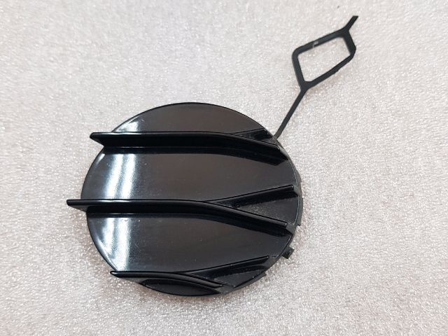 bontott TOYOTA YARIS Első Vonószem Burkolat