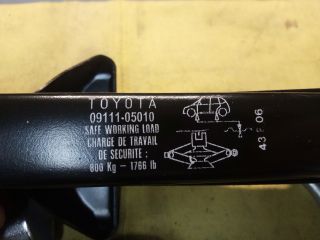 bontott TOYOTA YARIS Emelő