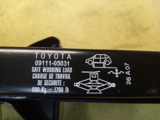 bontott TOYOTA YARIS Emelő