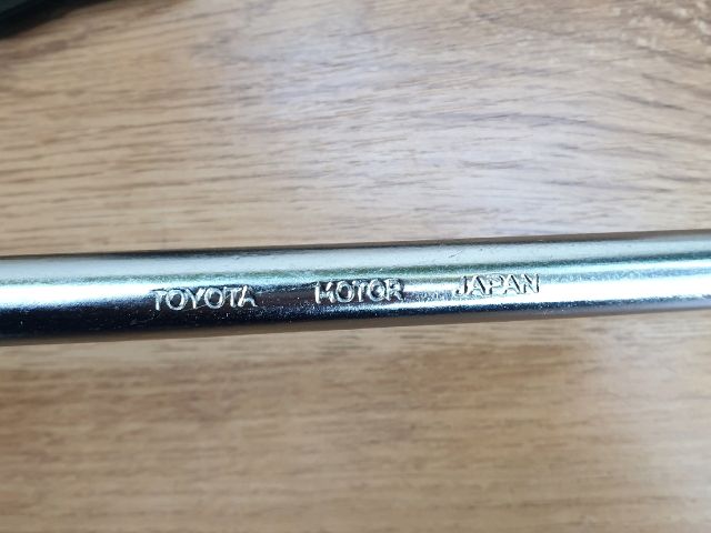 bontott TOYOTA YARIS Emelő