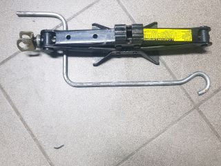 bontott TOYOTA YARIS Emelő