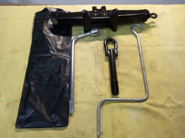 bontott TOYOTA YARIS Emelő