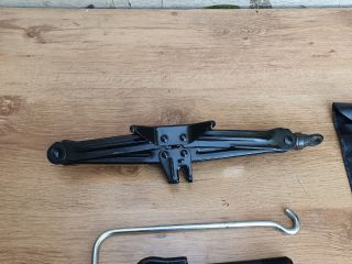 bontott TOYOTA YARIS Emelő