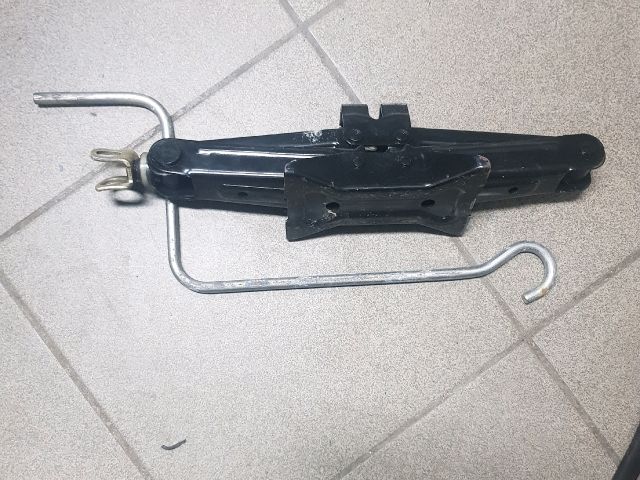 bontott TOYOTA YARIS Emelő