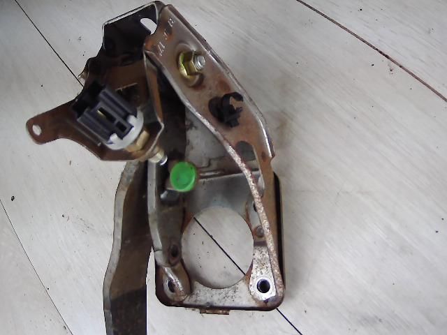 bontott TOYOTA YARIS Fékpedál