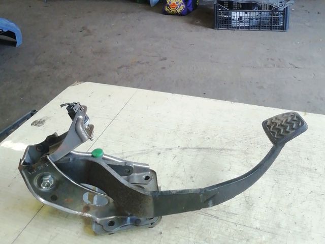 bontott TOYOTA YARIS Fékpedál