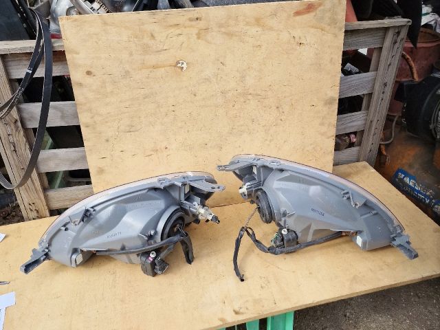 bontott TOYOTA YARIS Fényszóró Pár