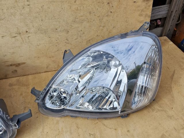 bontott TOYOTA YARIS Fényszóró Pár