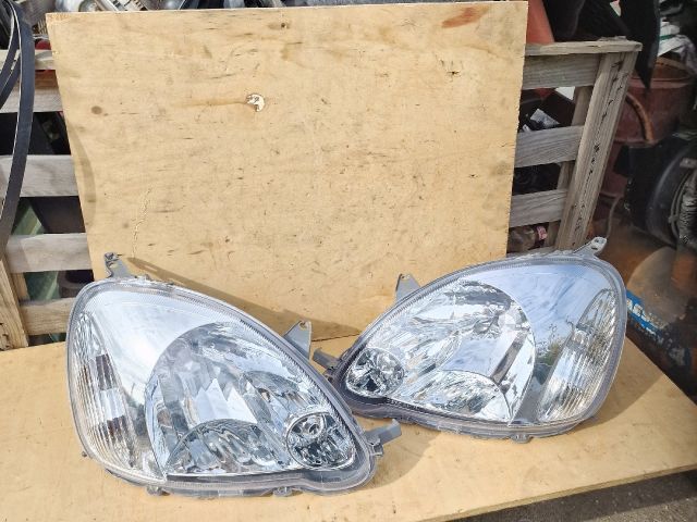 bontott TOYOTA YARIS Fényszóró Pár