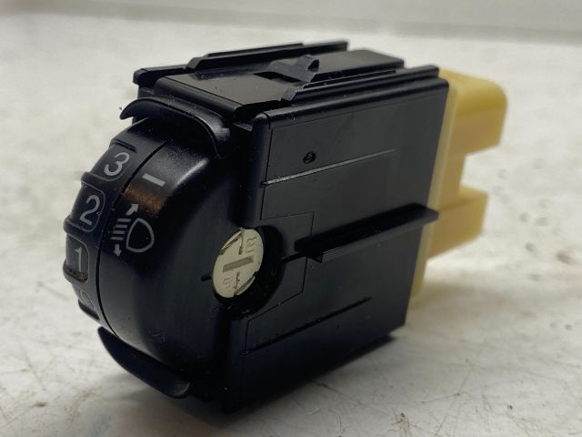 bontott TOYOTA YARIS Fényszórómagasság Állító Kapcsoló