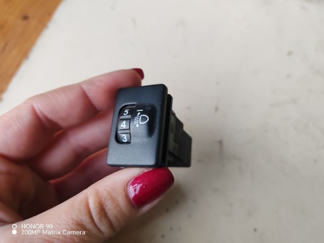 bontott TOYOTA YARIS Fényszórómagasság Állító Kapcsoló