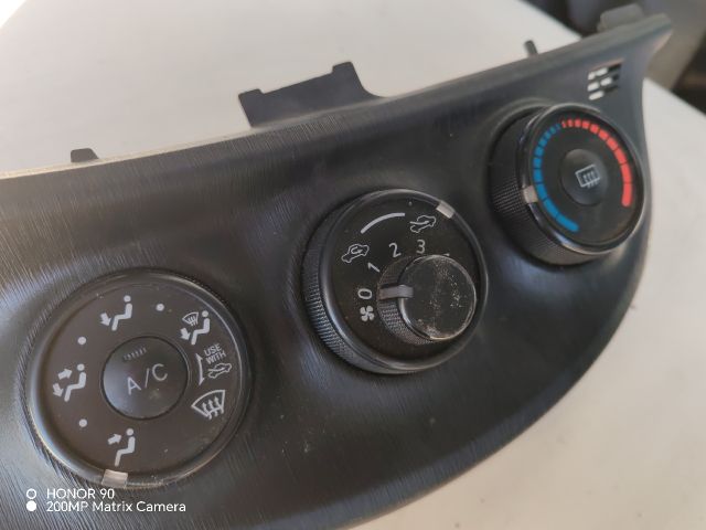 bontott TOYOTA YARIS Fűtéskapcsoló (manuális klímás)