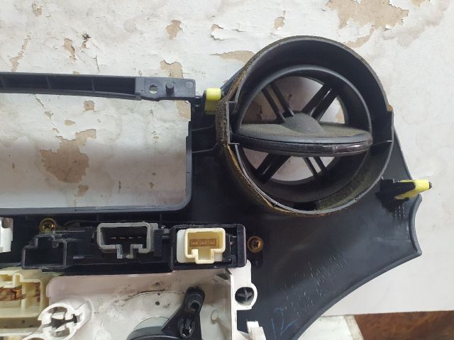 bontott TOYOTA YARIS Fűtéskapcsoló (manuális klímás)