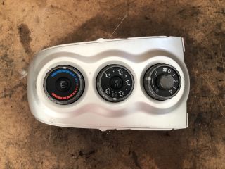 bontott TOYOTA YARIS Fűtéskapcsoló (manuális klímás)