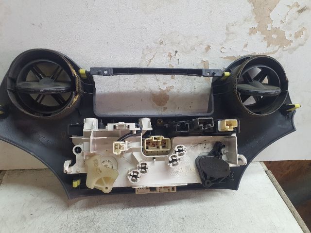 bontott TOYOTA YARIS Fűtéskapcsoló (manuális klímás)