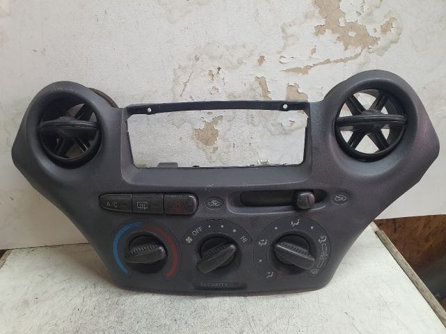 bontott TOYOTA YARIS Fűtéskapcsoló (manuális klímás)
