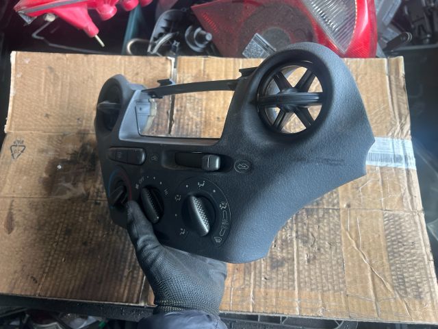 bontott TOYOTA YARIS Fűtéskapcsoló (manuális klímás)