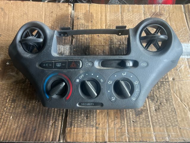 bontott TOYOTA YARIS Fűtéskapcsoló (manuális klímás)