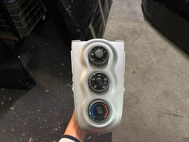 bontott TOYOTA YARIS Fűtéskapcsoló (manuális klímás)