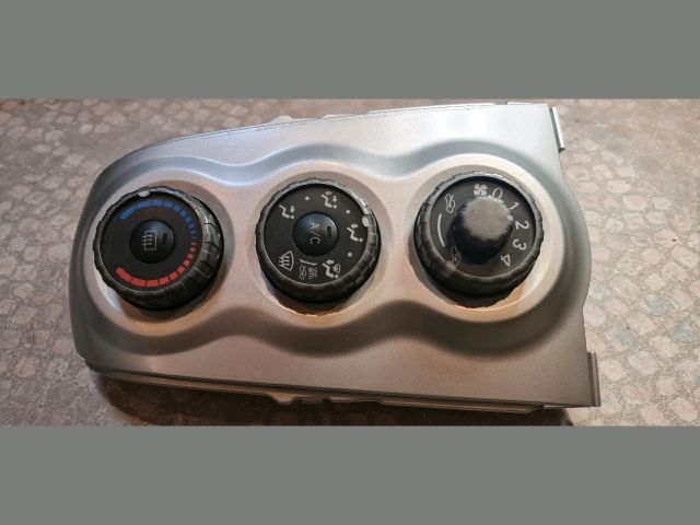 bontott TOYOTA YARIS Fűtéskapcsoló (manuális klímás)